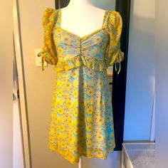 Topshop Mini Floral Dress. Nwt Fitted Yellow Sundress With Ruffles, Yellow Retro Sundress For Summer, Retro Yellow Sundress For Summer, Yellow Sundress With Square Neck For Spring, Yellow Square Neck Sundress For Spring, Yellow Square Neck Summer Sundress, Yellow Fitted Sundress For Daytime, Yellow Fitted A-line Sundress, Yellow Square Neck Beach Dress