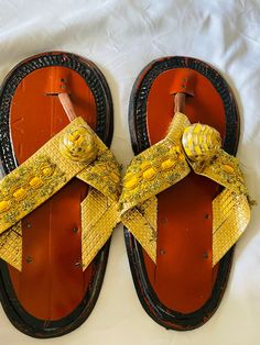 African sandal Ahenema Sandals, Traditional Sandals, Women's Shoes Sandals, Womens Sandals, Shoes Sandals, Projects To Try, Ships, Women Shoes, Sandals