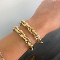 This Italian handcrafted chain link bracelet is completely composed of 14K solid gold and is uniquely made with a semi-hollow interior for comfortable everyday wear that will not dent. This bracelet is available in different length options. NOTE: Due to the thickness of these links we would strongly recommend that you increase the desired bracelet length by 1/2" for a comfortable fit. Total Length: your choice of 7, 7.5, 8, 8.5 or 9 inches Link Dimensions: approximately 10.5mm (W) x 17mm (L) x 4 Gold Oval Cable Chain Bracelet, Gold Chunky Chain Oval Jewelry, Gift Yellow Gold Bracelet With Chunky Chain, Gold Jewelry With Chunky Chain And Oval Shape, Gold Jewelry With Chunky Chain In Oval Shape, Gold Oval Jewelry With Chunky Chain, Elegant Oval Chain Bracelet With Chunky Chain, Chunky Chain Round Bracelet As Gift, Elegant Oval Chunky Chain Bracelet