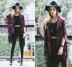 Witchy Leggings Outfit, Witchy Kimono Outfit, Witchy Fall Outfits Modern, Pagan Fashion Modern, Witchy Boho Outfits Plus Size, Festival Witch Outfit, Witchy Woman Outfit, Witchy Modern Outfit, Comfy Witchy Outfits