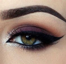 Fall eyeshadow, maroon eyeshadow, eyeliner, fall makeup Make Up Mata, Eyeliner Tips, Eyeliner Hacks, Beauty Make-up, Makeup Hacks, Fall Makeup, Hazel Eyes