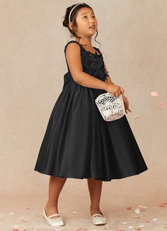 Your flower girl will look pretty like a princess in Midge, our floral tulle Ball-Gown dress. She features a lace bodice and straps adorned with 3D flowers. Black Flower Girl, Green Flower Girl Dresses, Black Flower Girl Dress, Dresses In Black, Tea Length Flower Girl Dress, Tulle Ball Gown, Dress Flower, Matte Satin, Ball Gown Dresses