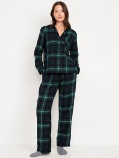 Flannel Pajama Set for Women | Old Navy Friendsmas Matching Pjs, Womens Flannel Pajamas, Cozy Pjs, Old Navy Pajamas, Trendy Family, Christmas Flannel, Flannel Pajama Sets, Winter Pajamas, Women's Pajamas