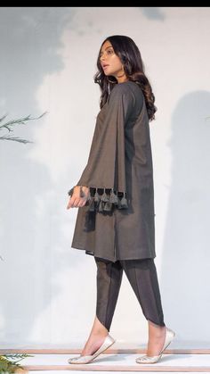 Black Frock Design Pakistani, Pakistani Daily Wear Suits, Pakistani Fashion Casual Kurta Designs, Black Frock Design, Black Dress Design, Design Frock, Pakistani Casual Wear, 2021 Fashion Trends, Black Frock