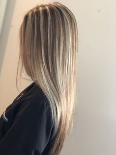 Balayage Chunky Highlights, Chunky Highlights 2023, Blonde Hair Streaks Highlights, Chunky Highlights On Dark Blonde Hair, Highlights For Mousy Blonde Hair, Light Chunky Highlights, Chunky Ashy Highlights, Chunky Highlights In Blonde Hair