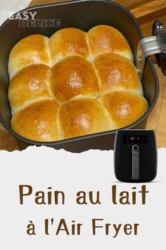 Découvrez comment préparer un pain blanc moelleux au lait et au miel directement dans votre Air Fryer. Cette recette est simple, rapide, et vous offre un pain maison délicieux, parfait pour accompagner vos repas ou pour faire de délicieuses tartines. Air Flyer, Ninja Air Fryer, Japanese Milk Bread, Snack Time, How To Make Bread, Homemade Bread, Quick Recipes