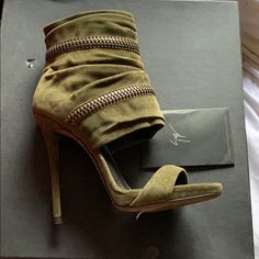 Authentic Giuseppe Zanotti Design Heels New Never Worn With Dust Bag. Size 35. (5) Women's They Fit A Slim Foot. They Will Not Fit If You Have A Wide Foot. Box Not Included Because It Was Damaged. It Got Smashed While In The Process Of Moving But Nothing Happened To The Heels Because They Are Stored In A Different Container. I Bought These From Another Posher. Luxury Patent Leather Heels With Stacked Heel, Luxury Stacked Heel Medium Width Heels, Louis Vuitton Slides Revival, Luxury Fitted Heels With Metal Feet, Jayda Wayda Chanel Shoes, Luxury Glamorous Heels With Feather Trim, New Yeara Eve Shoes, Luxury Padded Heel Wedge Heels, Luxury Women's Heeled Boots With Metal Feet