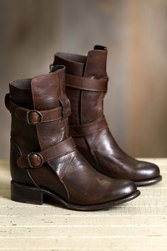 Image Boots With Outfits, Winter Shoes For Women Work, Ankle Boots For Work, Best Shoes For Women, Boots For Work, Best Leather, Comfortable Style, Stylish Boots, Leather Boots Women