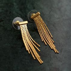 Glam up your look with our Gold Tassel Fringe Earrings. These elegant drop earrings feature delicate chain tassels in gold, adding a touch of style and movement. The long chain dangle design creates visual interest and is perfect for any occasion. Treat yourself or surprise someone special with these exquisite earrings, making them a memorable gift choice. 👌 M A T E R I A L • 18K Gold plated over brass• S925 Sterling Silver niddle 📏 S I Z E • Length: 5.7 cm (2.2 inch)• Width: 0.9 inch (0.35 in Chanel Earrings, Retro Jewelry, Delicate Chain, Unique Gemstones, 925 Silver Jewelry, Tassel Fringe, Swarovski Pearls, Keep Jewelry, Fringe Earrings