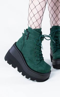 Demonia SHAKER-52 Emerald Faux Suede Boots | Gothic Shoes Australia Emerald Shoes Wedding, Dark Green Platform Boots, Emerald Green Boots, Light Green Boots, Green Goth Outfit, Pink And Green Shoes, Dark Green Clothes, Platform Boots Aesthetic, Festival Sneakers