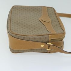 Brand: Gucci Model: Micro Small GG Canvas Color: Beige Material: Canvas Inclusions: / Dimensions: W27cm x H20cm x D8cm Serial number: 001 904 0848 Country of origin: Italy Condition: AB - good condition. Gucci's beige GG canvas shoulder bag with leather accents is an iconic style accessory that embodies the brand's elegance and refinement. Crafted in Gucci's signature GG canvas, this bag is accented with a matching leather strap and distinct flap closure, creating a subtle and sophisticated cont Gucci Model, Gucci Models, Leather Accents, Iconic Style, Canvas Shoulder Bag, Casual Backpack, Birkin Bag, Gucci Jackie Bag, Watch Design