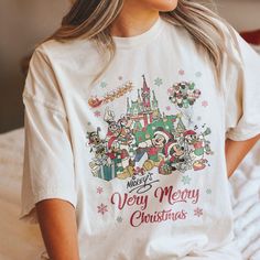 Merry Christmas Disney, Disney Fits, Disney Christmas Shirts, Christmas Disney, Disney Clothes, Mickey Christmas, Very Merry Christmas, Disney Christmas, Disney Outfits