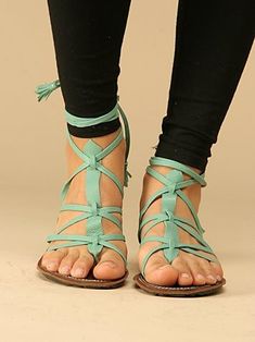 Worldwide Free Shipping - South Africa Hot Handmade Green Single Toe Strap Flip Flops For Beach, Bohemian Green Closed Toe Sandals, Handmade Green Sandals For Summer, Green Bohemian Leather Sandals, Green Bohemian Closed Toe Sandals, Green Leather Bohemian Sandals, Green Single Toe Strap Sandals For Beach, Bohemian Green Sandals For Spring, Casual Green Lace-up Open Toe Sandals