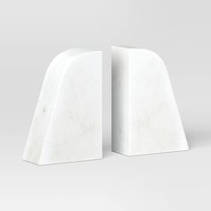 Marble Bookends, Decorative Bookends, Coastal Interiors Design, Light Colored Wood, Modern Farmhouse Design, Book Ends, Decorating Shelves, Fashion Organization, Coastal Interiors