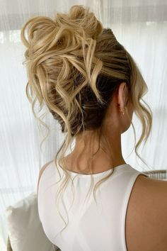 Modern french twist with lots of texture for bridal hair. The pammy pile up Hair Health Tips, Bridal Hair Up, Bridesmaid Hair Inspo, Wedding Hair Up, Guest Hair, Ball Hairstyles, Bridal Hair Updo, Birthday Hair, Updo Hairstyle