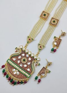 Highest quality and craftsmanship Indian Bridal Traditional One Gram Jewelry Necklace Set. All the raw material used in this product is of high quality and is handcrafted with love. Premium Quality and High craftsmanship 100% Satisfaction Guarantee: Long Lasting Plating, High-Quality Stones. Indian Kundan Jewellery, Wedding Jewellery Indian, Bridal Jewellery Set, Kundan Jewellery Bridal, Rani Haar, Wedding Necklace Set, Jewellery Bridal, Jewellery Indian, Bridal Necklace Set