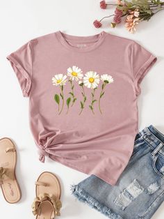 Outfits For School, Sports Shorts Women, Spring Shorts, Cartoon T Shirts, Daisy Print, Floral Print Shorts, Crew Neck Top, Wear Pink, Casual Top