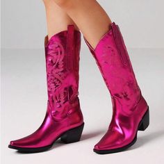 Look Edgy And Be Trendy With These Western Cowboy Heel Boots That Bring A Hint Of The Wild West. The Perfect Blend Of Style And Comfort, These Boots Feature Snug Faux Leather Uppers That Keep Your Feet Secure While Ensuring Breathability. The Insole And Rubber Outsole Keep Your Feet Cushioned, Providing Extra Durability And Enhanced Traction Control. Style It Up With Denims Or Skirts And Get Ready To Rock Your Every Look! -Western -Trendy -Cowboy Heel Boots . All Items Come From Clean,Pet Free, Cowboy Fashion, Ugg Classic Mini Ii, Pink Cowboy Boots, Pink Cowboy, Bota Country, Chunky Heel Booties, Fringe Ankle Boots, Brown Chelsea Boots, Brown Leather Ankle Boots