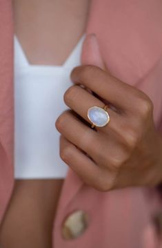 Moonstone Ring, Flashy Stone Ring, Engagement Ring, 925 Sterling Silver, Boho Ring, Gift For Her, Gold Ring, Women Ring, Wedding Ring, TWR01 World Wide Shipping Available ❥ Metal: 925 sterling silver ❥ Gemstone: Moonstone ❥ Style: Moonstone Oval  ❥ Gemstone Color: Rainbow Moonstone ✈ Free Shipping in the USA (USPS) 🎁 Free Gift Box ↻ 30 Days Return or Exchange ⌛ 24 hours Handling Time ☎ Feel free to contact me with any questions or comments anytime :) Gold Moonstone Ring, Ringe Gold, Boho Ring, Gold Plated Rings, Moonstone Ring, Ring Gold, Boho Rings, Gold Plated Jewelry, Jewelry Plate