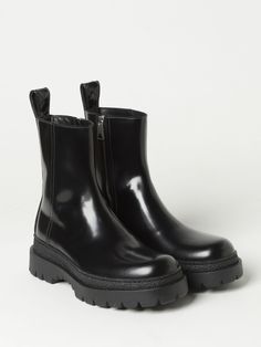 Find BOTTEGA VENETA Boots on Editorialist. Boots BOTTEGA VENETA Men color Black Designer Workwear Boots With Lug Sole, Designer Black Chelsea Boots For Fall, Bottega Veneta Boots Outfit, Bottega Veneta Men, Bottega Veneta Boots, Boots Outfit Men, Chunky Chelsea Boots, Black Boots Men, Bottega Veneta Shoes