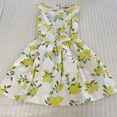 Gorgeous White Kate Spade Lemon Print Dress. Gold Zipper Up The Back With Bow Detailing. Size 00 Lemon Print Dress, Kate Spade Dress, Kate Spade Dresses, Lemon Dress, Lemon Print, Dress Gold, Gold Zipper, Size 00, Yellow White