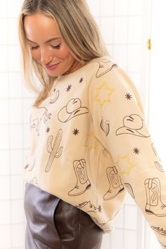 Saddle up in ultimate cozy style with our Rodeo Western Icon Crewneck! This super soft crewneck sweatshirt is your new go-to for greeting cool weather with warm, fashionable flair. Channel your inner cowgirl with its all-over embroidered western icons that add a touch of wild west charm to any ensemble. Made from a dreamy poly/cotton blend, this unisex fit crewneck wraps you in comfort while flaunting those fabulous long sleeves. Whether you're hitting up your local rodeo or just lounging like the queen you are, this crewneck is all about embracing your confident, unique, and oh-so-sassy self. Buckle up, beauties – this western wonder is ready to ride into your wardrobe and steal the show! Features:Super Soft Fabric: Cozy comfort in a poly/cotton blend.All-Over Embroidery: Western icons ma Western Icons, Jumper Denim, Baseball Outfit, Cool Weather, Graphic Tee Dress, Cozy Style, Maxi Dresses Casual, Midi Maxi Dress, Cozy Fashion