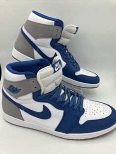 No box. The number 90 written on bottom soles of shoes seen in photos. Jordan 1 High Og Starfish, Outfits With Retro Sneakers, Air Jordan 1 High Stage Haze, Blue Jordans Aesthetic, Shoes Under 100 Dollars, Nike Shoes Aesthetic, Jordan 1 Colorways, Sneakers Fashion Women's, High Jordan 1