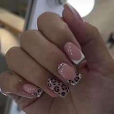 Short Square Acrylic Nails Birthday, Thanksgiving Nail Ideas Square, Cheetah Short Nails, Glamour Nails Leopard, Acrylic Nail Inspo Square, Nail Ideas 2024, Short Design Nails, Giraffe Print Nails, Designs On Short Nails