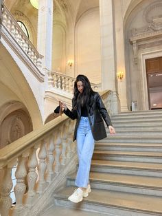 Europe Spring Outfits 2023, Spring Ootd Europe, Paris Aesthetic Clothes, Outfit Ideas In London, Italy Aesthetic Outfit Spring, Uk City Break Outfits, Europe Outfit Inspiration, Paris France Aesthetic Outfits, Cute Outfits For France