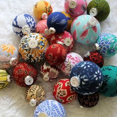 a bunch of different colored balls sitting on top of a white rug