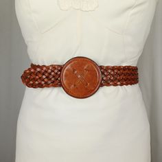 Standout 1990s vintage woven leather belt - a minimalist preppy classic with a unique twist - this one has a groovy leather-wrapped buckle in the shape of a large round button. From Echo. Made in Turkey. Genuine Italian leather. 1.5" wide belt.  Excellent vintage condition, showing light vintage character on the buckle. Stamped size M/L Total length about 37"  Max fit about 34" Shown on 32" waist All orders are packaged carefully & shipped quickly. Message me with any questions! Minimalist Preppy, Braided Leather Belt, Minimalist Capsule Wardrobe, Elevated Basics, Round Button, Woven Belt, Vintage Character, Suspender Belt, Wide Belt