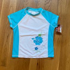 Super Cute Girls Color Block Swim Shirt Rashguard With Hawaiian Print Flowers. Size M (7/8) Swim Shirt And Shorts, Cute Bathing Suits With Shorts, Swim Shirt Aesthetic, Cute Beach Shirts, Cute Rash Guard, Summer Wishlist Ideas, Modest Bathing Suits With Shorts, Frutiger Aero Outfits, Swimming Clothes