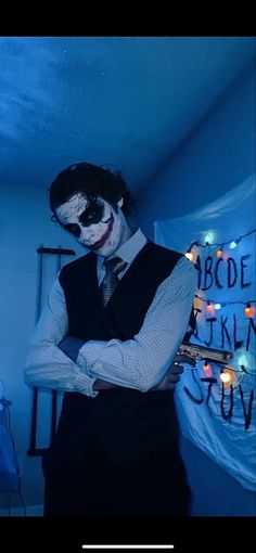 boyfriend halloween joker costume party harley quinn and joker Man Joker Costume, Joker Makeup Look Men, Joker Costume Ideas For Men, Mens Joker Makeup, The Joker Costume Men, Joker Outfit Men, Diy Joker Costume Male, Joker Make Up Men, Halloween Makeup Ideas Men