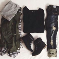 Holes In Jeans, Clothes And Shoes, Mode Casual, Jeans Outfit, Fashion Winter, 여자 패션, Fashion Mode, About Fashion, Fall Winter Outfits