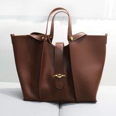 THE ABAGALE Tote | On Sale Now | Nichole Collection Leather Hand Bags For Women, Bag Lining, Bucket Tote Bag, Soft Leather Tote, Hand Bags For Women, Bucket Tote, Genuine Leather Totes, Leather Luggage, Branded Handbags