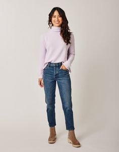 High quality denim in a classic cut. With a slightly old-school feel (think: button fly), the Brady Straight Leg fits to flatter — pinched in at the waist, relaxed along the legs — with just a little stretch for road trip-ready comfort. Tag Jeans, Jean Pockets, Carved Designs, Curvy Jeans, Light Wash Denim, Vintage Love, High Rise Jeans, Vintage Jeans, Straight Jeans