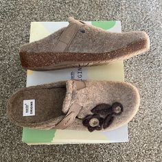 Super Soft, Warm And Comfortable With A Shock Absorbing Foam! New In A Box. Beige Flat Clogs With Cushioned Footbed, Beige Outdoor Clogs With Cushioned Footbed, Beige Cushioned Clogs For Outdoor, Beige Clogs With Textured Footbed And Flat Heel, Beige Cushioned Outdoor Clogs, Casual Cream Clogs With Cushioned Footbed, Beige Non-slip Round Toe Clogs, Beige Flat Synthetic Clogs, Comfortable Beige Clogs With Flat Heel