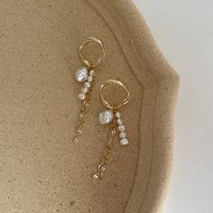 Quartz Earrings Diy, 2024 Jewelry Trend, Diy Pearl Jewelry, Statement Pearl Earrings, Keshi Pearl Earrings, Pearl Earrings Designs, Earrings Pearl Drop, Jewelry Logo Design, Pearl Jewels