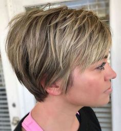 Easy-Care Tapered Pixie Hairstyle Edgy Pixie Hairstyles, Pixie Cut With Bangs, Hair Cute, Short Layered Haircuts, Blonde Pixie Cuts, Haircut For Older Women, Haircuts For Fine Hair