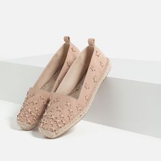 Lace Espadrilles, Chic Flats, Studded Flats, Zara Leather, Leather Espadrilles, Shoe Art, Pink Shoes, Flat Espadrilles, Espadrille Shoes