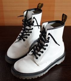 Dr Martens White tread sole real vintage 8eylet boots Made in England = unique designs, highest quality 90's classic model. High quality white leather size: 37 EU; 6.5 US WOMEN; 4 UK condition: very good vintage White High-top Platform Boots For Streetwear, Casual White High-top Martin Boots, Casual White Moto Boots For Winter, White Martin Boots With Round Toe For Streetwear, White High-top Moto Boots For Winter, White Lace-up Platform Boots For Streetwear, White Round Toe Moto Boots For Streetwear, White Leather Martin Boots For Streetwear, White Moto Boots With Round Toe For Streetwear