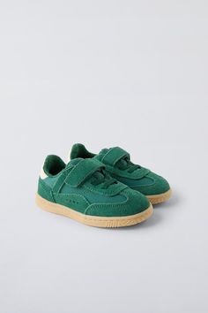 RETRO SNEAKERS - Green | ZARA United States Retro Trainers, Blazers Shoes, Staple Dress, Cargo Shirts, Cardigan Sweater Jacket, Retro Sneakers, Polyurethane Foam, Shoes Trainers, Trouser Jeans