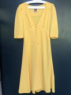 Grease Style, Biba Clothing, Biba Fashion, 70s Summer, Plunging Neck Dress, 1960s Dresses, Dainty Style, London Look, 90s Dress