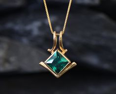 Gold Emerald Pendant set with Created Emerald in top quality, perfect diamond cut & flawless clarity, at 8x8mm. Gold Square Pendant design made of Gold Vermeil ☞ thickest 18k Gold Plating on top of Solid 925 Sterling Silver ☞ made to last. Free Vermeil Chain with every Pendant order, 18 inch Silver chain (46 cm) ✓ Matching Ring: www.etsy.com/uk/listing/951983056 Matching Earrings: www.etsy.com/uk/listing/916072400 ⌛Last Pendants left ⌛ Details : ♥ Each item packaged in a cute GIFT BOX ✓ ♥ GUARAN Emerald Pendant Set, Emerald Necklace Gold, Green Emerald Necklace, Unusual Wedding Rings, Gold Chain With Pendant, Matching Ring, Gold Fashion Necklace, Emerald Pendant, Emerald Necklace