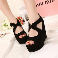 Sexy Black Strappy Block High Heel Platform Wedge Sandals. Hot heeled heels shoes with straps and platform for ladies #platformsandals #platform #platformheels #wedges #blackheels 90s Womens Fashion Hip Hop, Cheap Sandals, Wedges Style, Elegant Ladies, Black Wedge Sandals, Casual Date, Platform Wedge Sandals, Womens Wedges, Casual Sandals