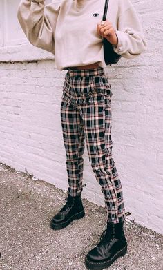 Mode Grunge, Pastel Outfit, Outfit Trends, Plaid Pants, Mode Streetwear