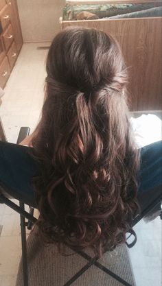 Aesthetic Hairstyles Prom, Formal Hairstyles Aesthetic, Homecoming Hairstyles Aesthetic, Formal Hair Aesthetic, Coquette Prom Hair, Hair Inspo Formal, School Formal Hairstyles, Classy Hoco Hairstyles, Prom Hair For Medium Hair