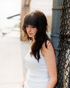 anne hatheway. she's fabulous. Brown Bangs, Langer Pony, Hairstyles Photos, Nice Hair, Long Bangs, Beautiful Lady, Personal Health, Long Hairstyles, Anne Hathaway