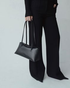 Understated, sophisticated, and unique, the Chrystie is destined to be an inevitable classic for years to come. Luxuriously soft and generously roomy, featuring 4 large interior pockets, a key clip, and hidden double magnetic folding top closure. Key Clip, Key, New York, Black