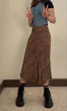 Modest Artsy Outfits, 90s Outfit Skirt, Vest And Long Skirt Outfit, Modern 90s Outfits, Whimsigothic Outfits Plus Size, Arty Outfits Style, Thrift Style Outfits, How To Style Long Skirts, Gypsycore Fashion